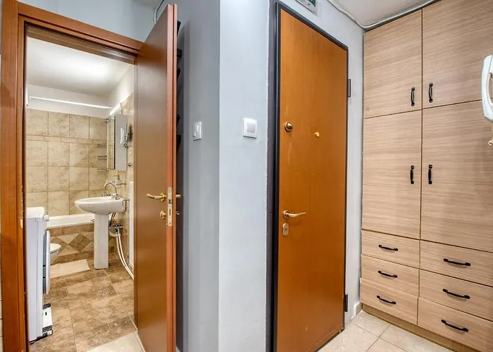 Quiet Lower-Level City Studio Thessaloniki By Μρs Appartamento