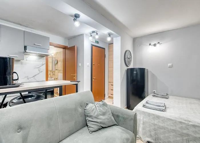Quiet Lower-Level City Studio Thessaloniki By Μρs Selanik