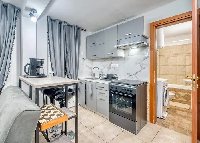 Quiet Lower-Level City Studio Thessaloniki By Μρs Appartamento